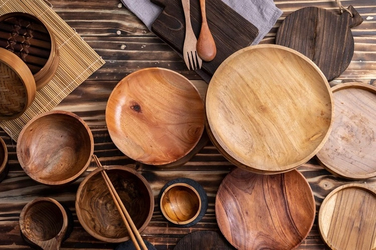 Piring dan peralatan kayu harus dibersihkan dengan tepat, Sumber: kompas.com