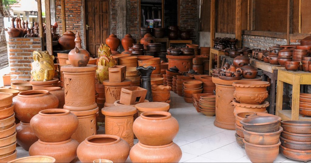 Gerabah Kasongan, sumber : Pesona Travel