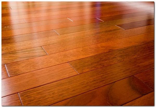 Pengaplikasian lantai kayu. Sumber : google.com