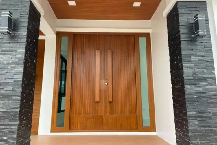 Pintu jati 2 pintu memberikan kesan elegan dan berkelas. Sumber Sewaktu