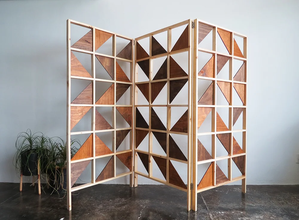Partisi kayu minimalis model geometris. Sumber Pinterest