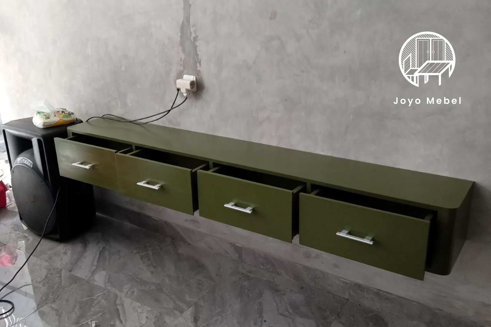 Meja gantung Jati Custom ibu T. Sumber: doc pribadi