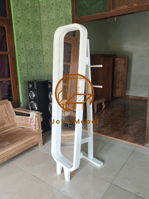 Bagian samping cermin kayu berdiri pesanan ibu S di Jogja