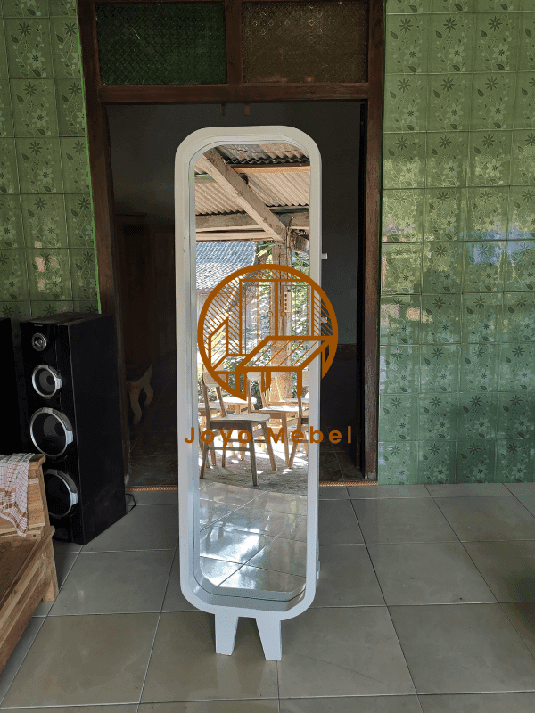 Standing kaca kayu tampak depan