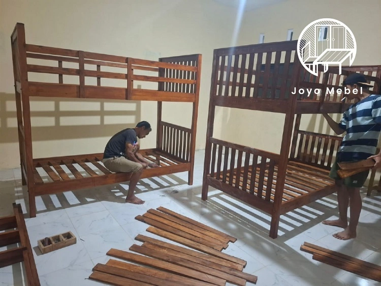 Perakitan dipan kayu tingkat, Sumber: doc pribadi