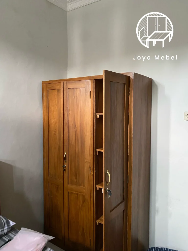 Hasil jadi lemari pakaian dari kayu jati, Sumber: doc pribadi