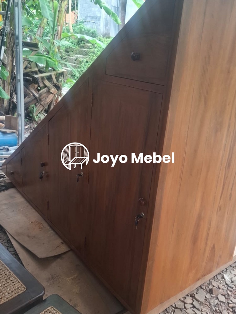 Proses pembuatan lemari bawah tangga, Sumber: doc pribadi